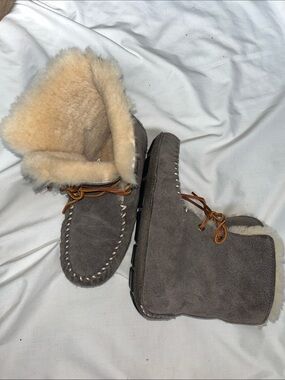 Acorn
Sheepskin Moxie Slipper Boot - Women's Size 6